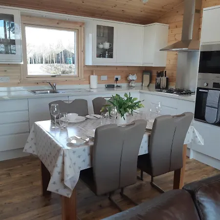 Birch Lodge, Pitlandie - Luxury 2 Bedroom Lodge With Sauna Perth Exterior photo