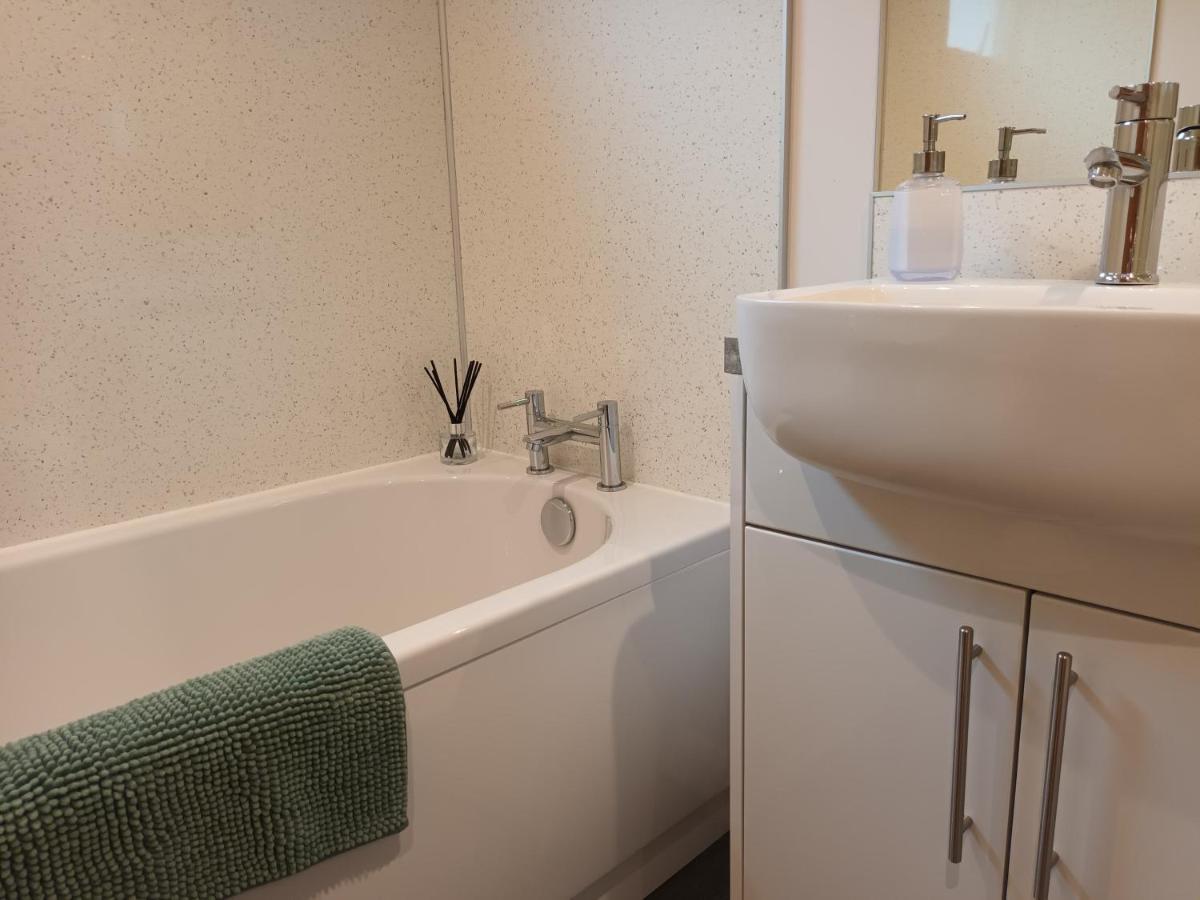 Birch Lodge, Pitlandie - Luxury 2 Bedroom With Sauna Holiday home Perth